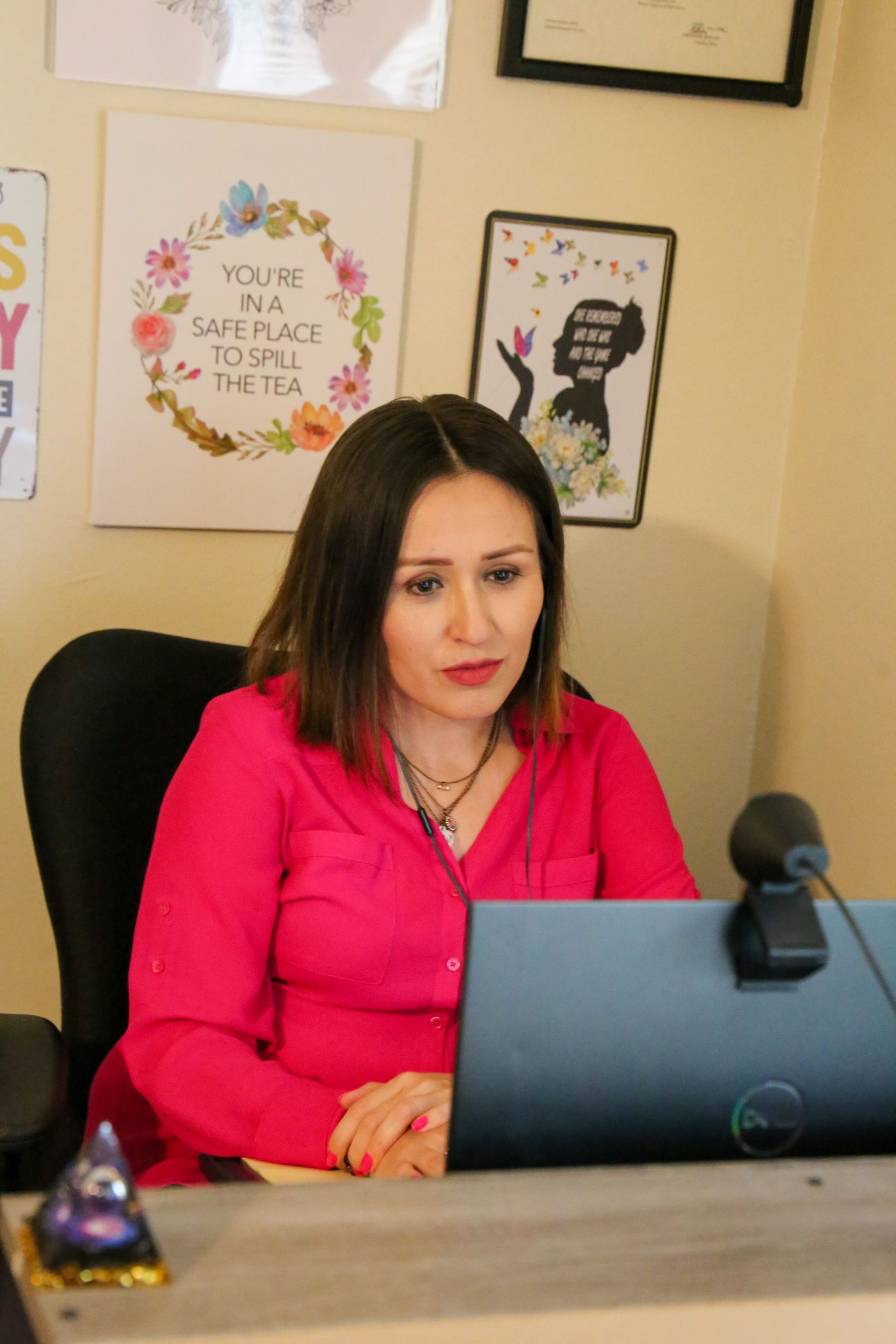 Online Individual Therapy and Counseling for Teenagers and Adults